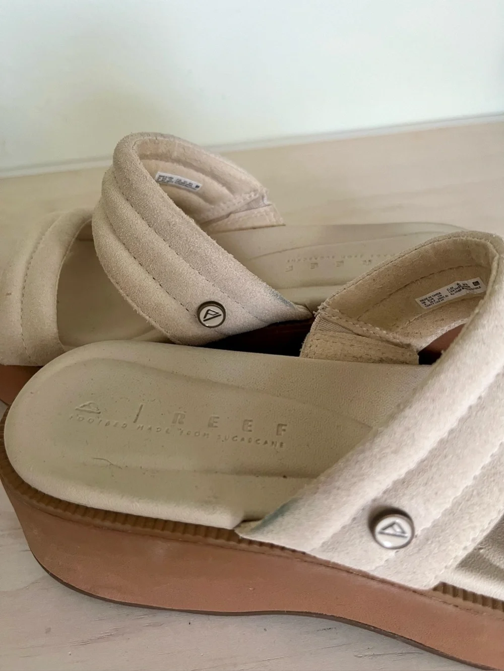 REEF Platform Slide Sandals 8 beige off white suede leather upper